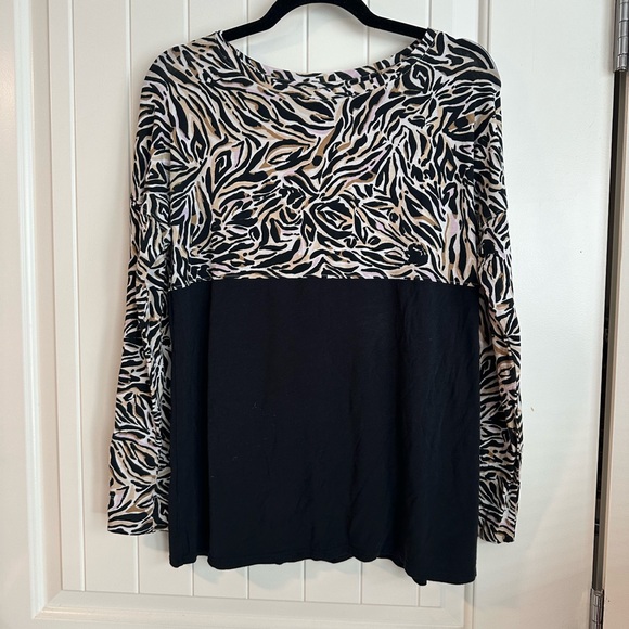 Black and White Patterned Women's Top - Picture 1 of 4
